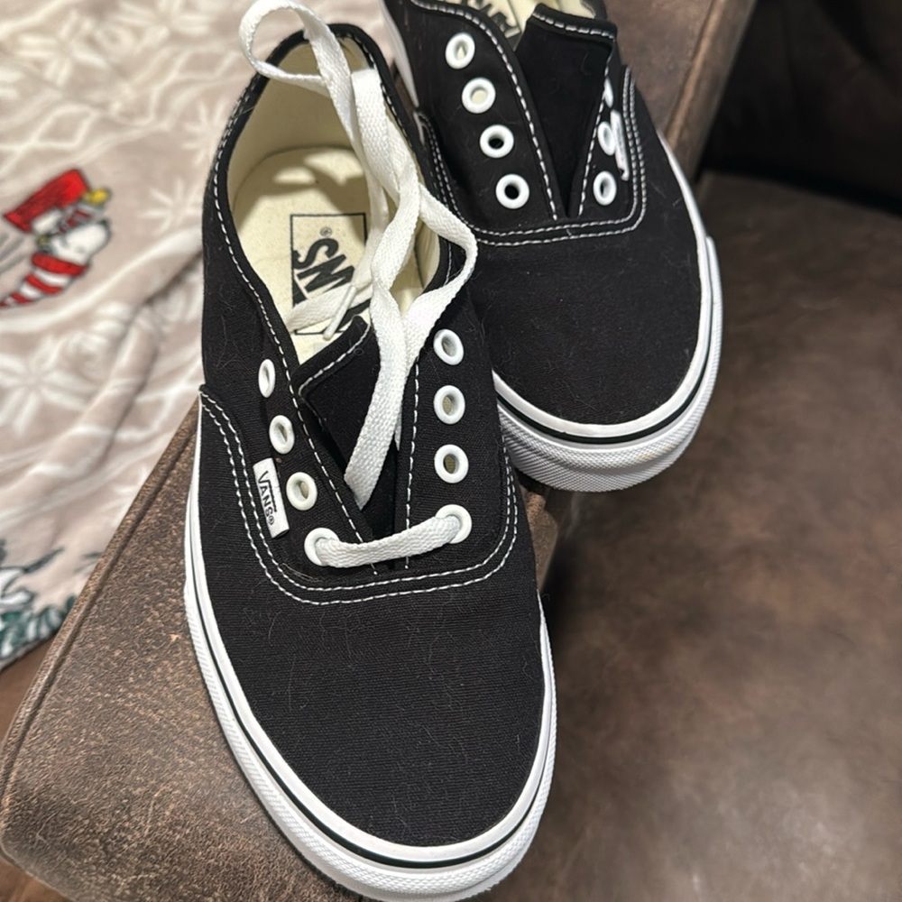 New vans sneakers size 7 ladies